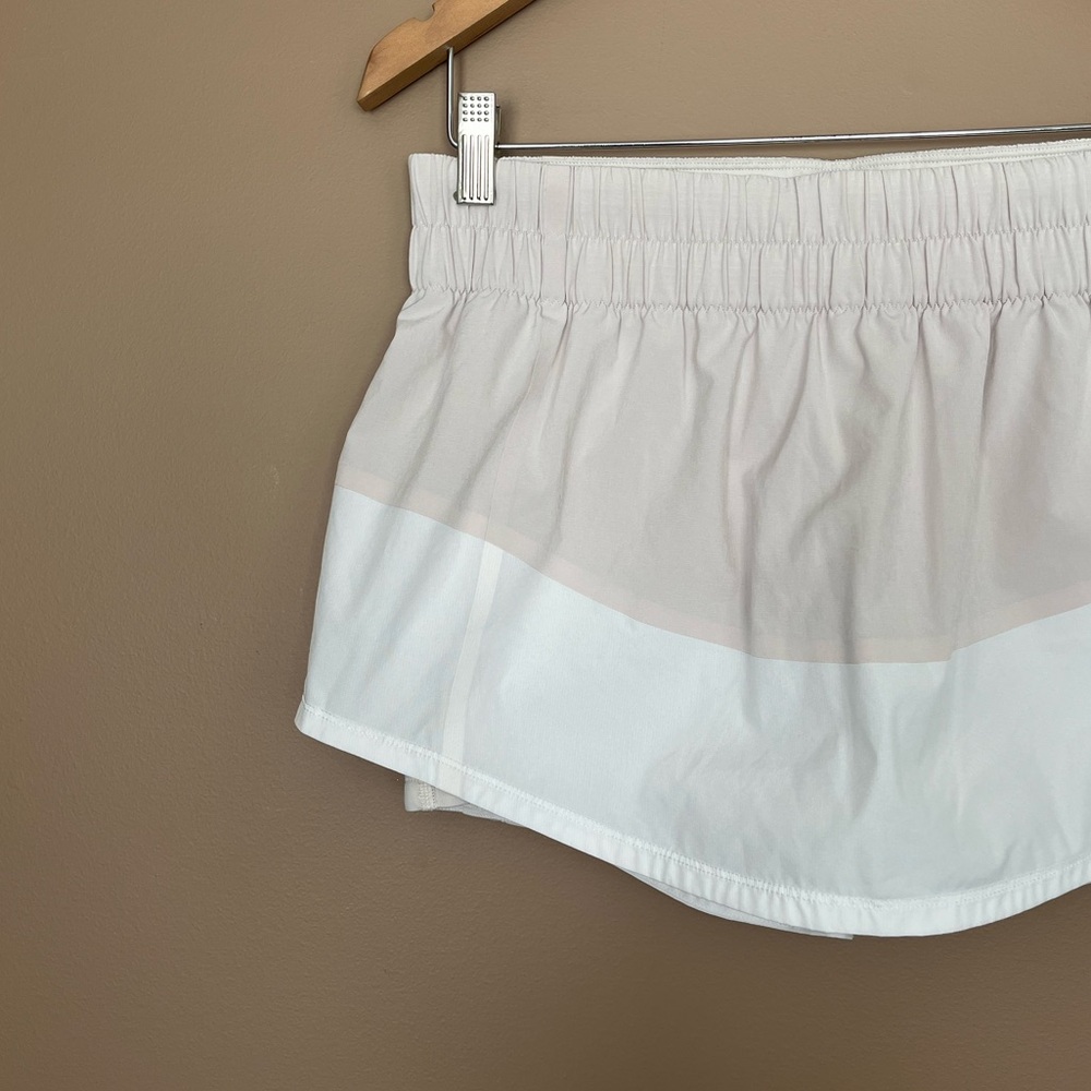{Lululemon} Run: Breeze By Skirt in Dune / White - Womens 8 - Picture 2 of 12